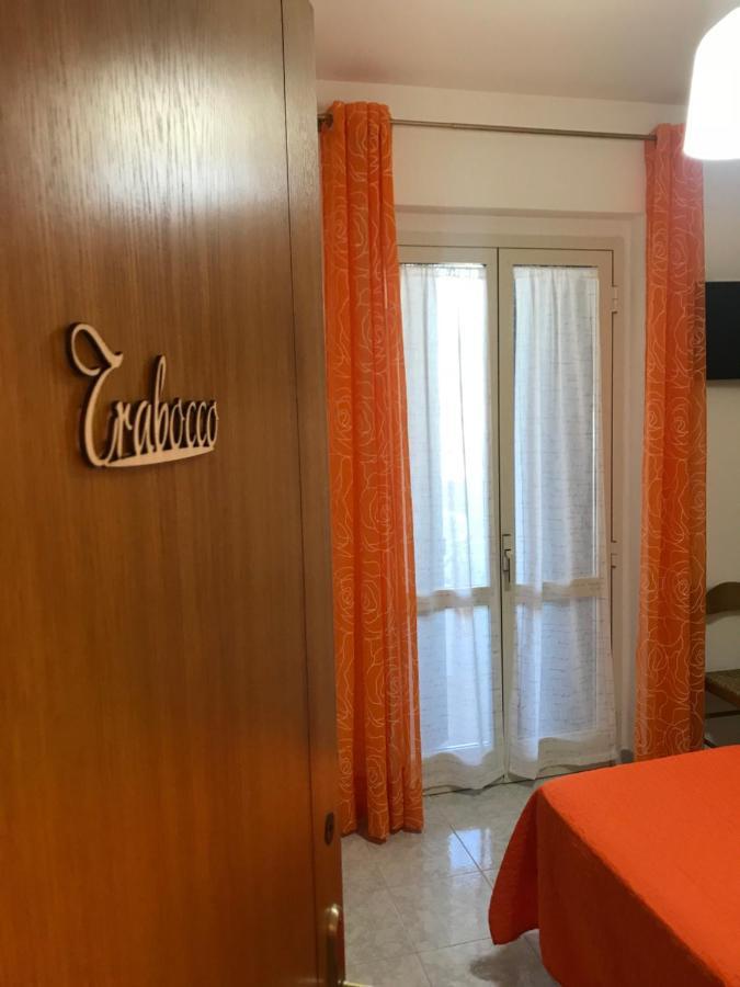 B&B Tra Gli Ulivi Rocca San Giovanni Ngoại thất bức ảnh